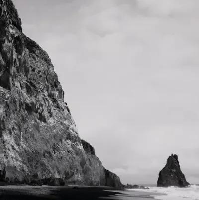 Wesley and Emma Teague - Reynisfjara/Vik - Iceland - Black