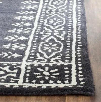 Martha Rug - Black - Black