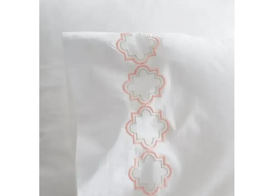 Set of 2 Quatrefoil Pillowcases - White/Pink - Hamburg House