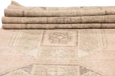 Mid-20th Century Vintage Turkish Rug - Apadana - Beige - Beige