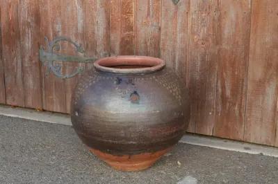 Antique Southern Indian Martaban Jar - de-cor - Brown