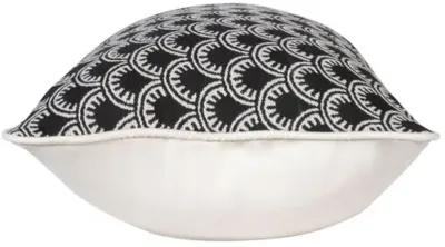 Scallop Outdoor Lumbar Pillow - Black/White