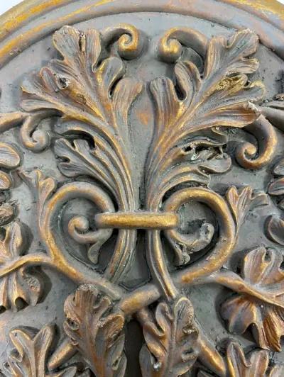 Gilt Plaster Acanthus Leaf Medallion - Brown