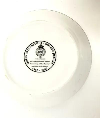 Royal Worcester Queen Elizabeth II Dish - red