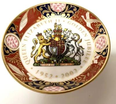 Royal Worcester Queen Elizabeth II Dish - red