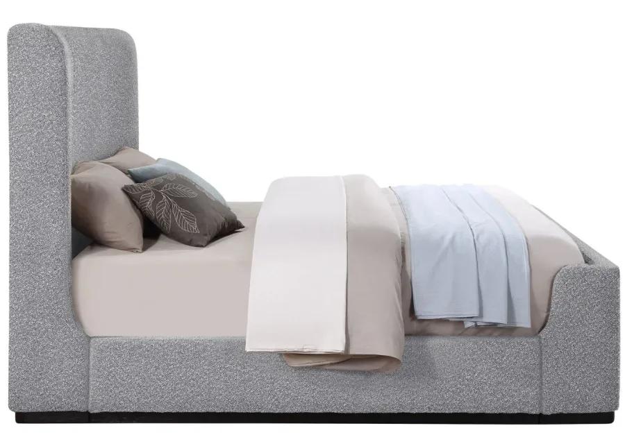 Oliver Queen Bed in Gray by Meridian Furniture