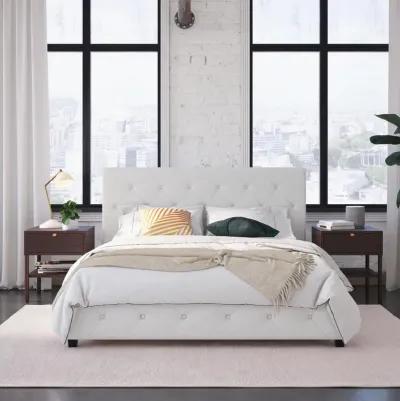 Dakota Upholstered Platform Bed With Diamond Button Tufted Heaboard